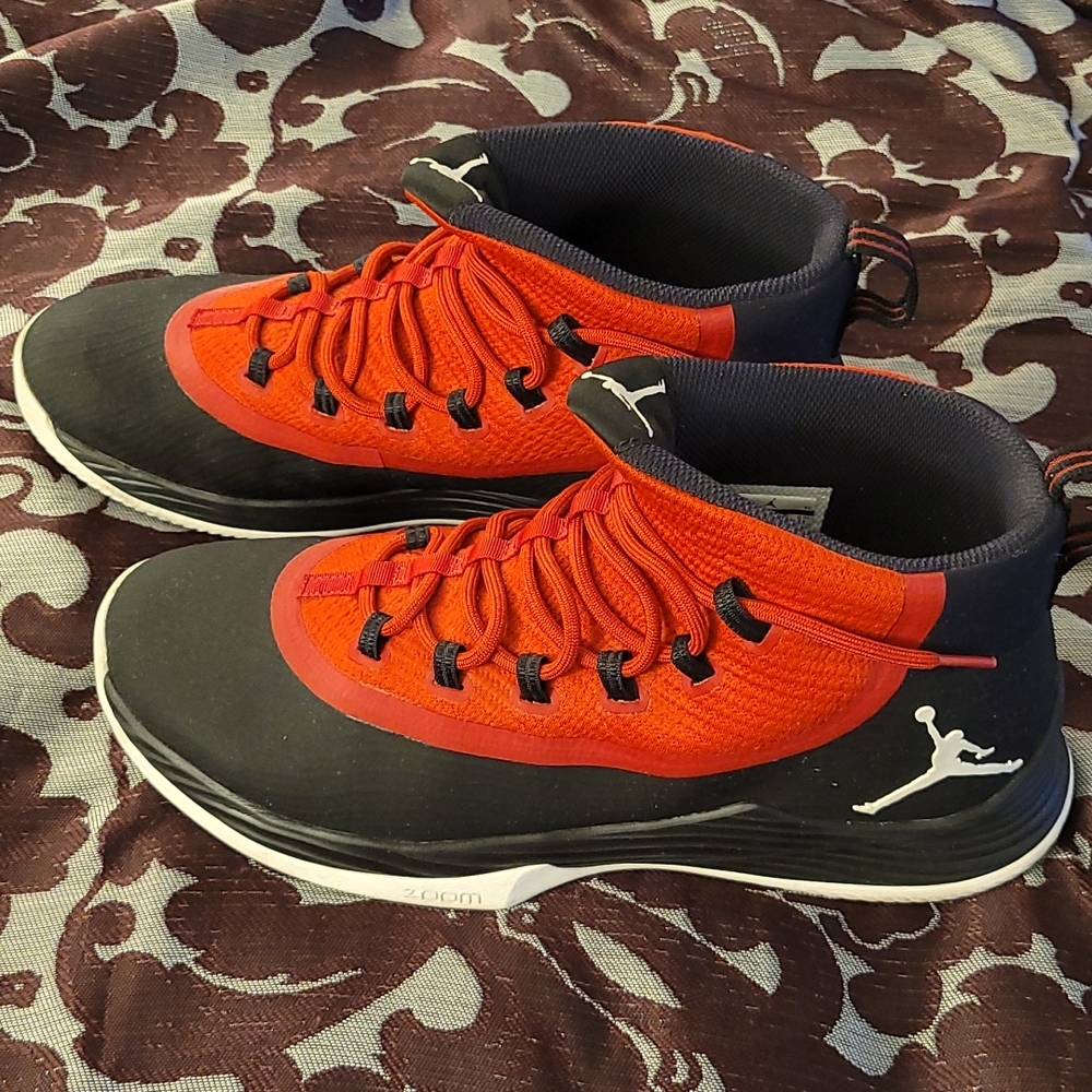 Jordan Ultra Fly 2, Men – Black/White-gym Red.